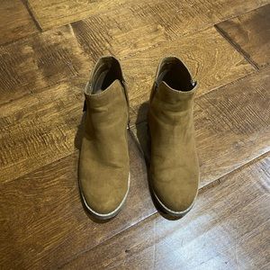American Eagle Booties size 6